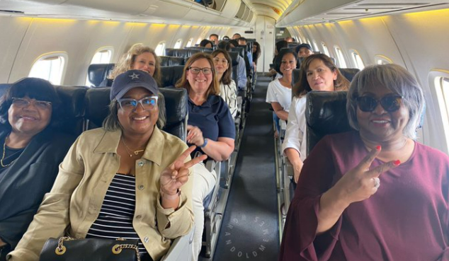 Fleeing texas dems unmasked on chartered flight to DC- screen grab from tweet by grandoldmemes