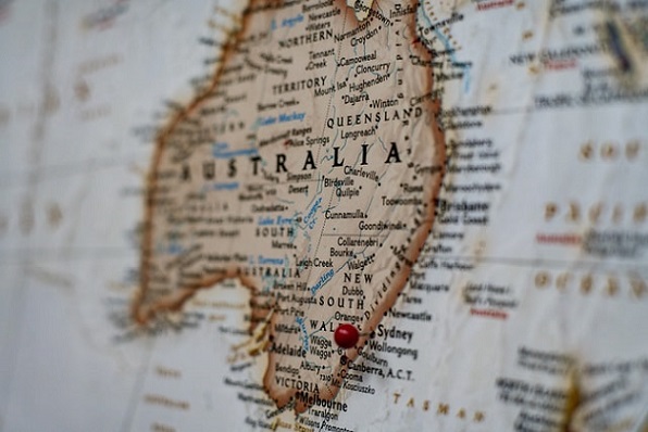 Australia map joey-csunyo-2EGuIR00UTk-unsplash