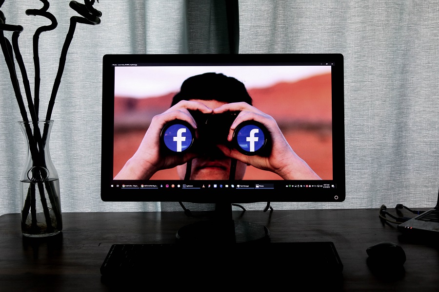 Facebook spying Photo by Glen Carrie on Unsplash