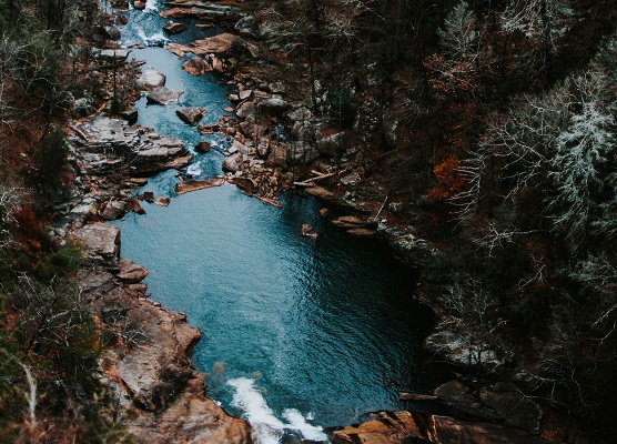 River gorge original Photo by Jessica Furtney on Unsplash