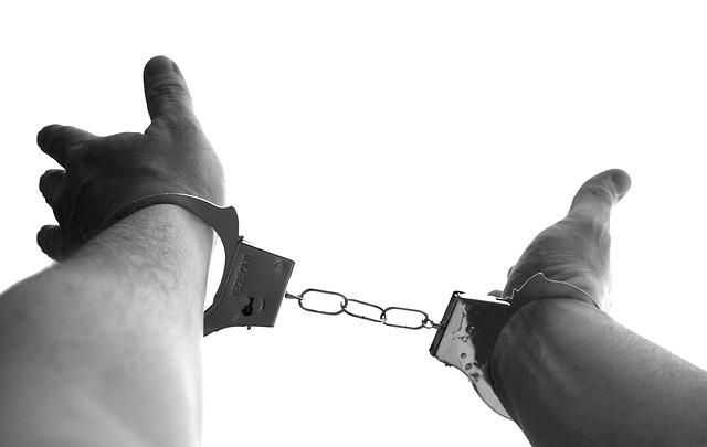 Hancuffes handcuffed