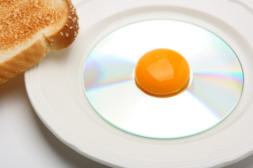 egg on a dvd side of toast Photo by Chepe Nicoli on Unsplash