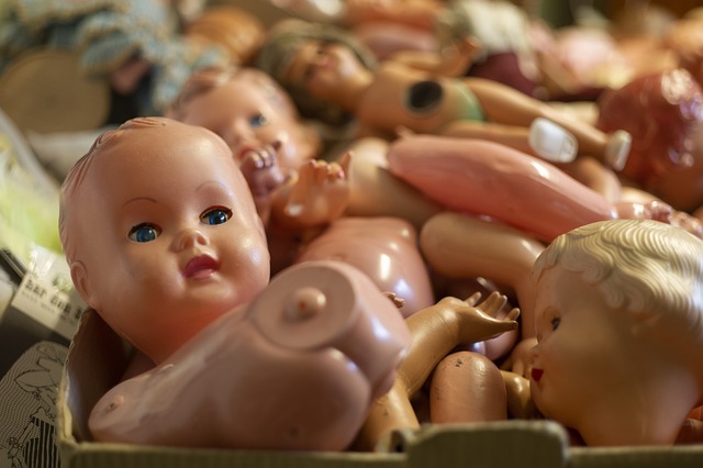 doll parts Image by Lars Eriksson from Pixabay